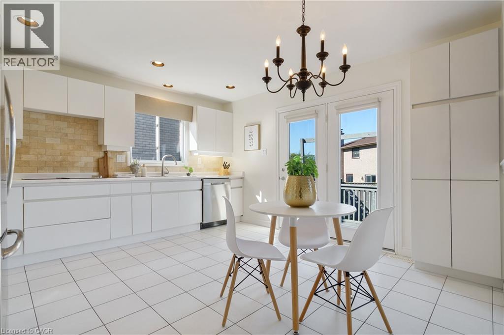43 Glenayr Street, Hamilton, ON - Indoor Photo Showing Dining Room