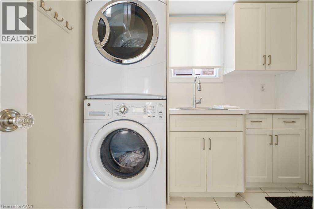43 Glenayr Street, Hamilton, ON - Indoor Photo Showing Laundry Room