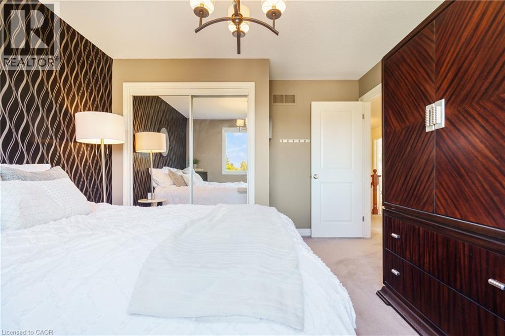 43 Glenayr Street, Hamilton, ON - Indoor Photo Showing Bedroom