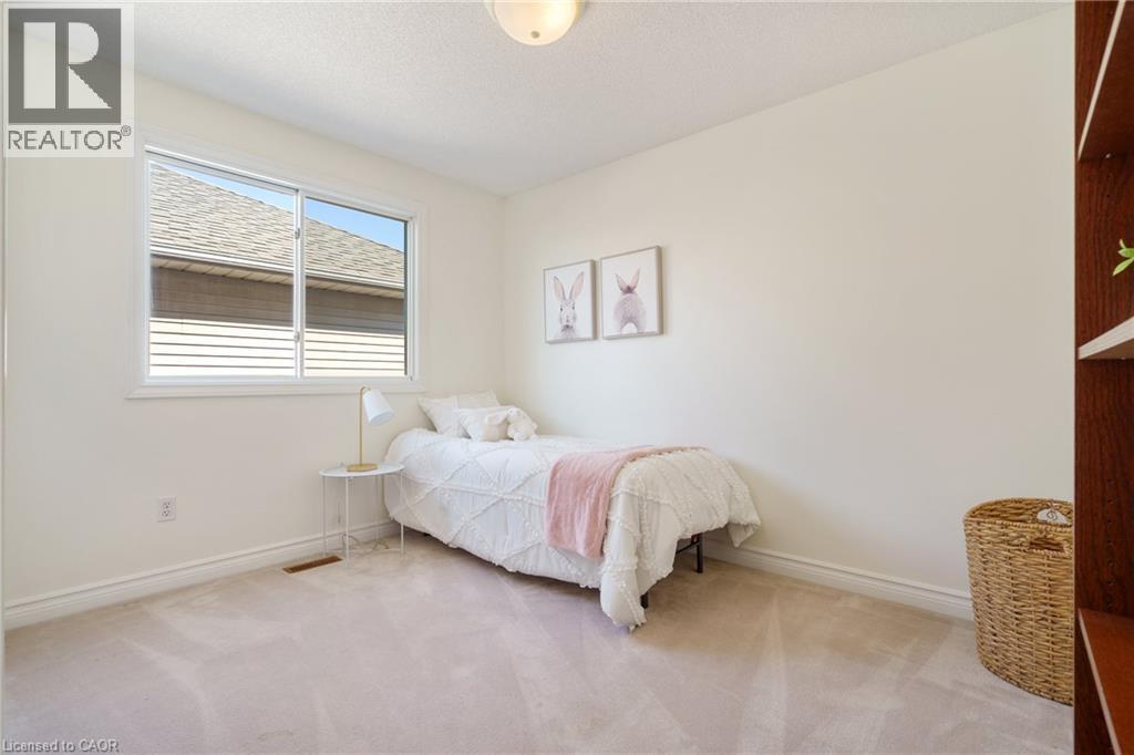 43 Glenayr Street, Hamilton, ON - Indoor Photo Showing Bedroom