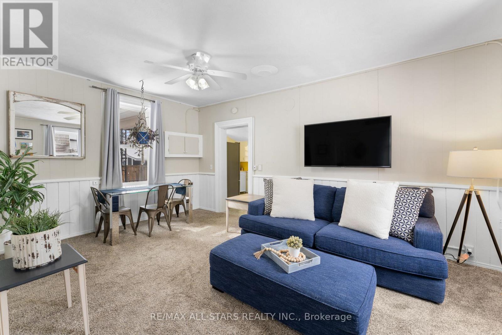 33 John Street, Kawartha Lakes (Fenelon Falls), ON - Indoor Photo Showing Living Room