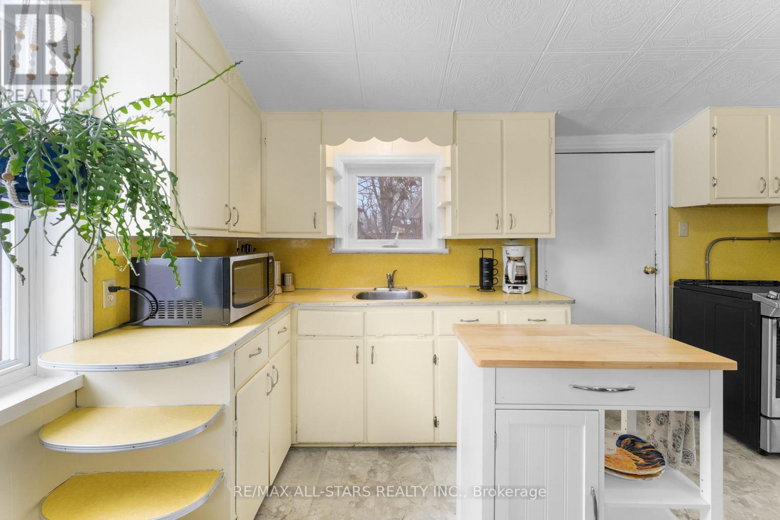 33 John Street, Kawartha Lakes (Fenelon Falls), ON - Indoor Photo Showing Kitchen