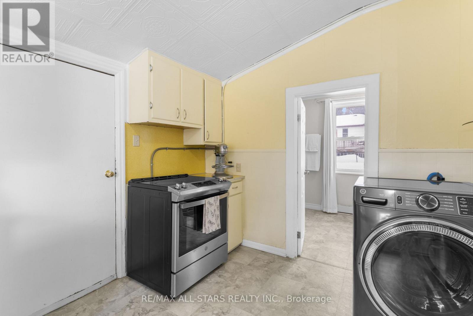 33 John Street, Kawartha Lakes (Fenelon Falls), ON - Indoor Photo Showing Laundry Room