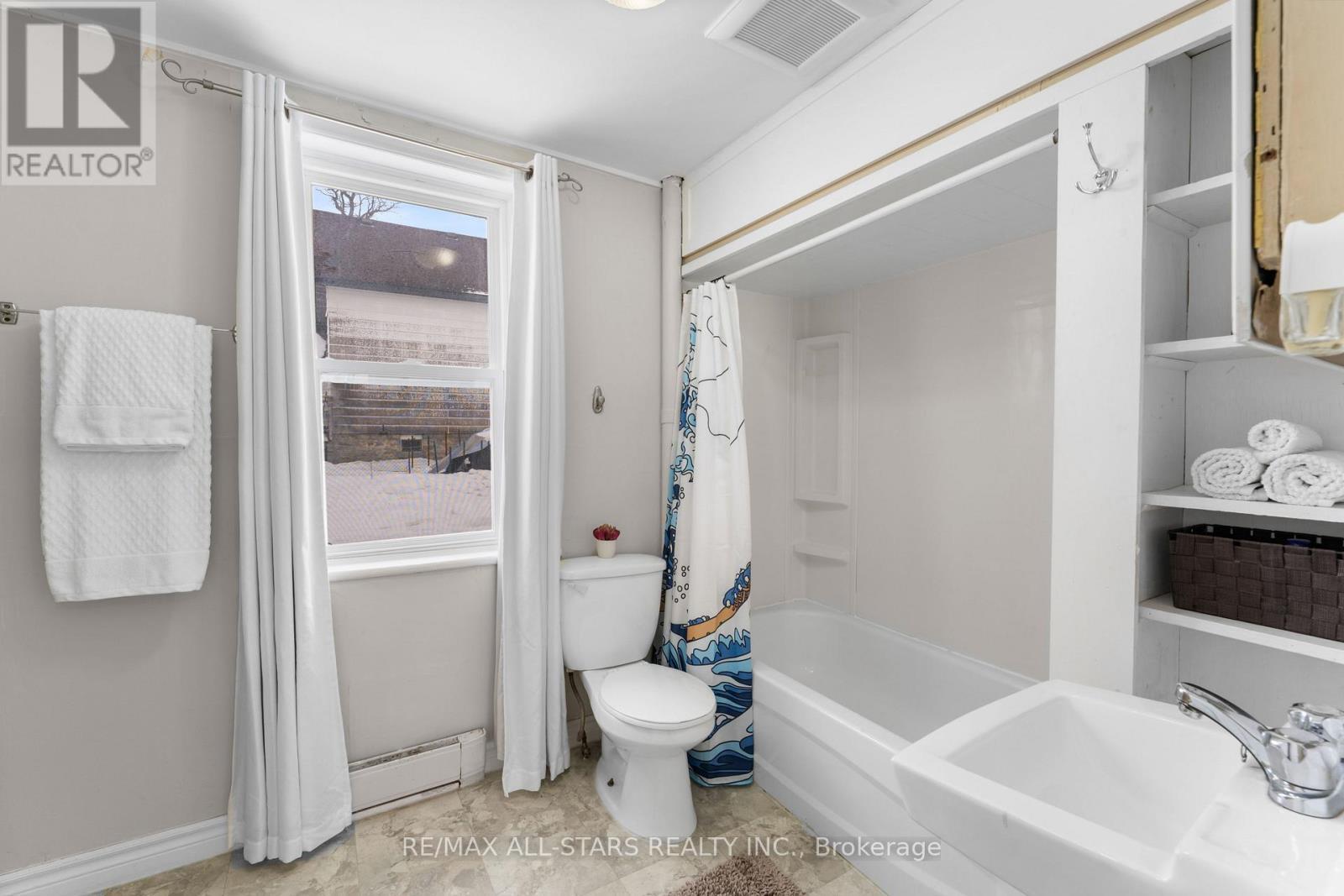 33 John Street, Kawartha Lakes (Fenelon Falls), ON - Indoor Photo Showing Bathroom