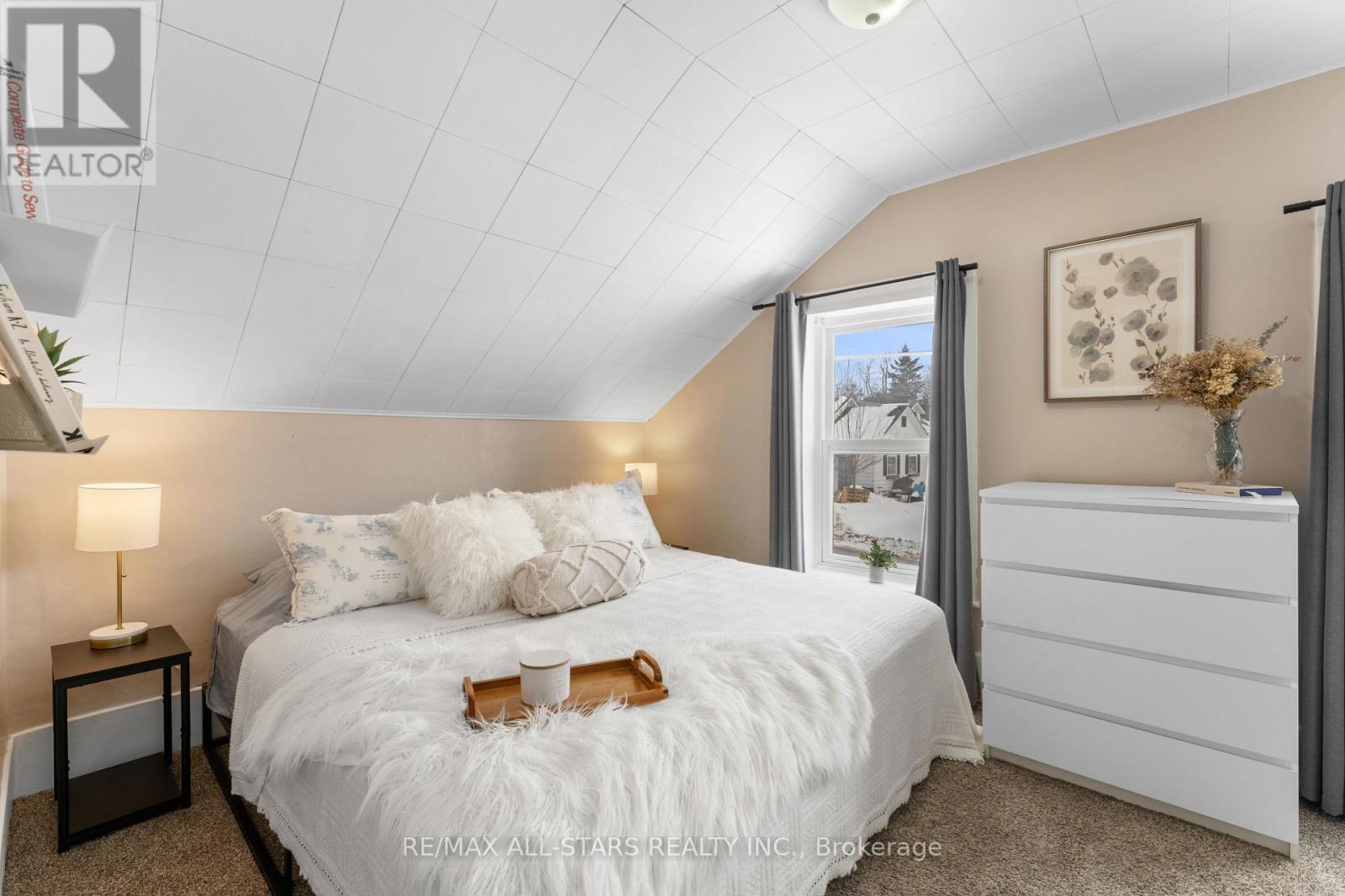 33 John Street, Kawartha Lakes (Fenelon Falls), ON - Indoor Photo Showing Bedroom