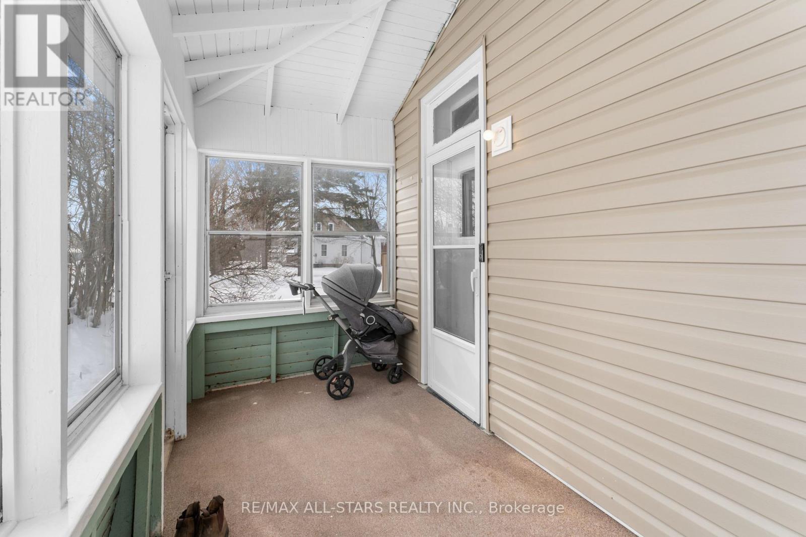 33 John Street, Kawartha Lakes (Fenelon Falls), ON - Outdoor With Exterior