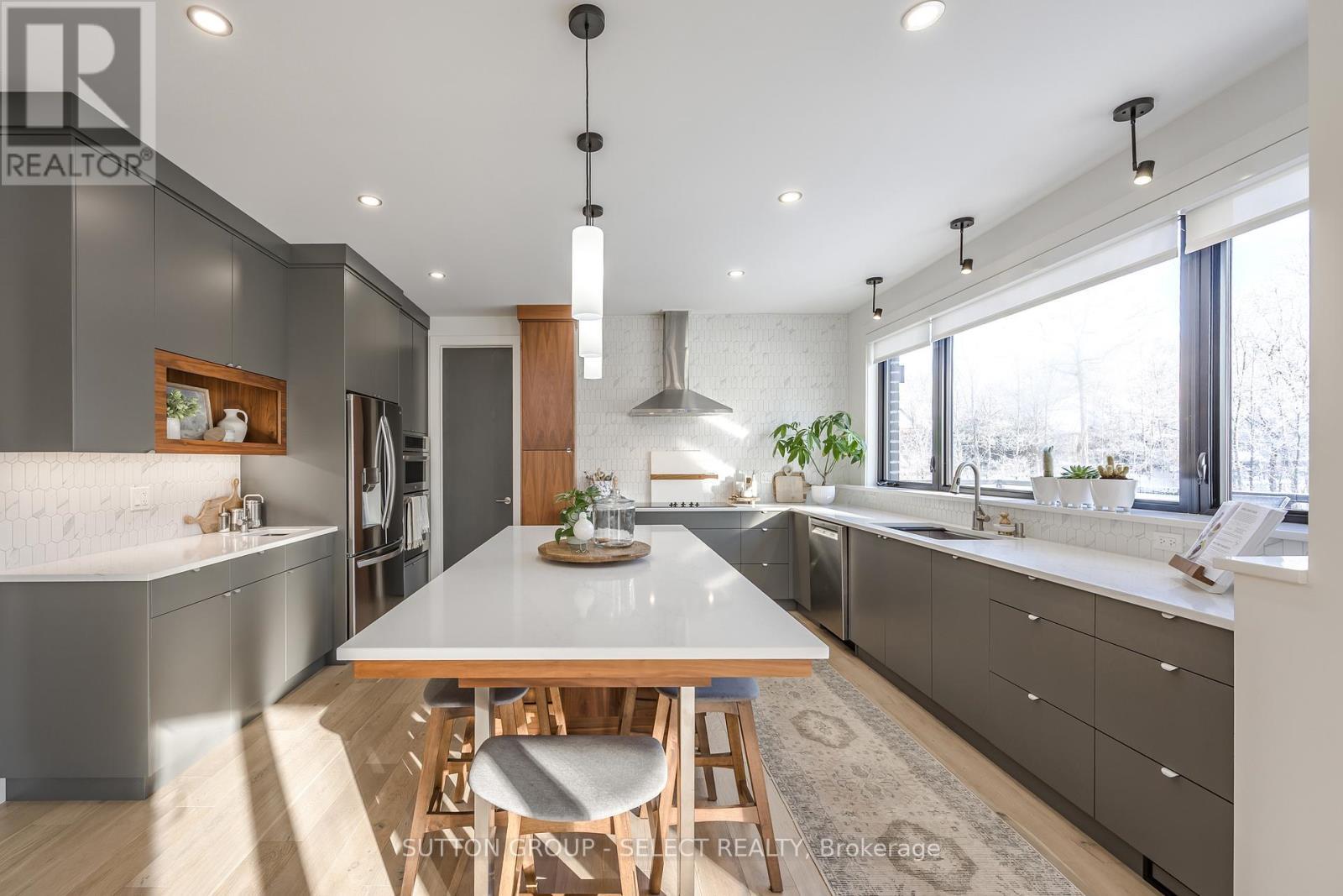 34 Princeton Terrace, London South (South K), ON - Indoor