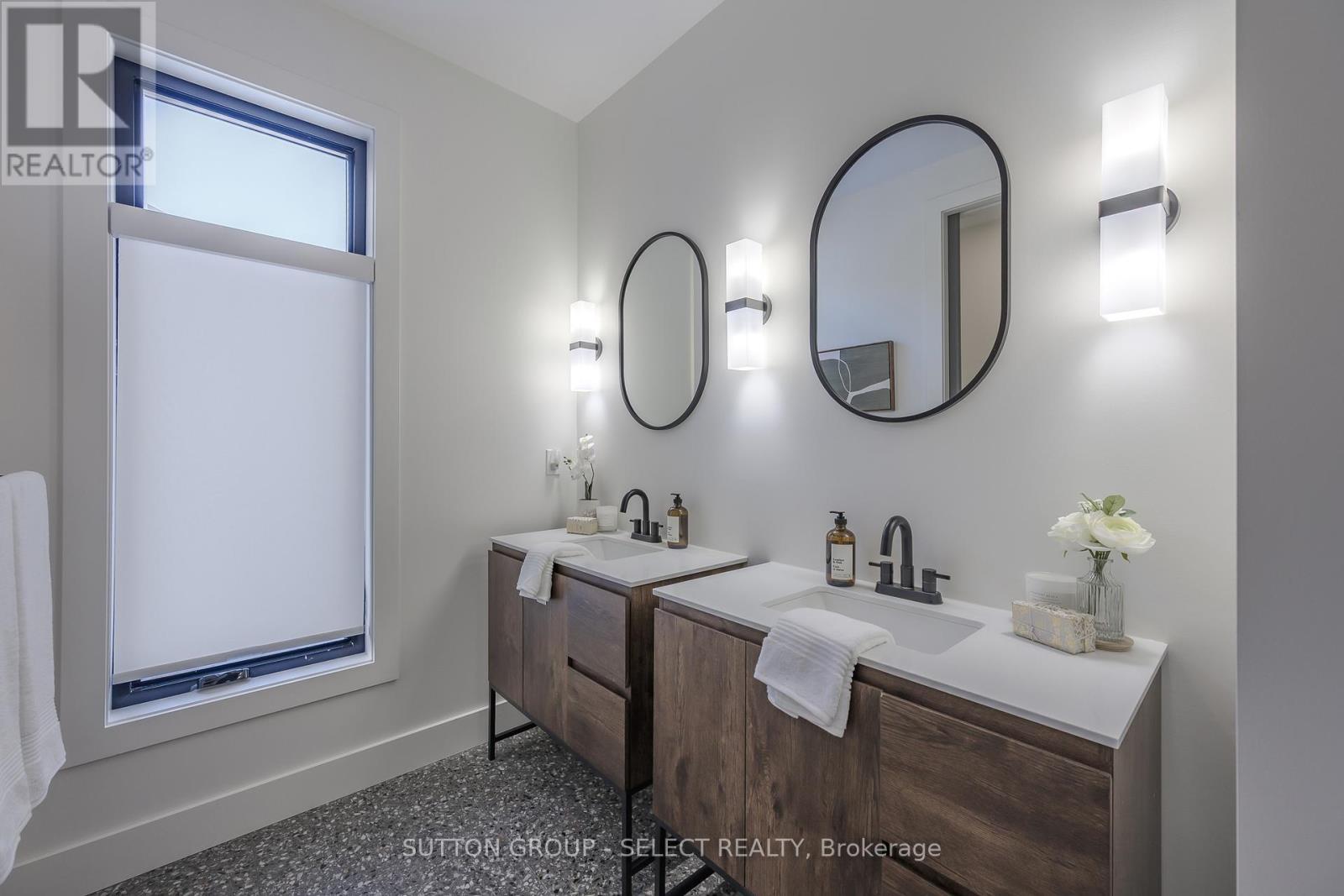 34 Princeton Terrace, London South (South K), ON - Indoor