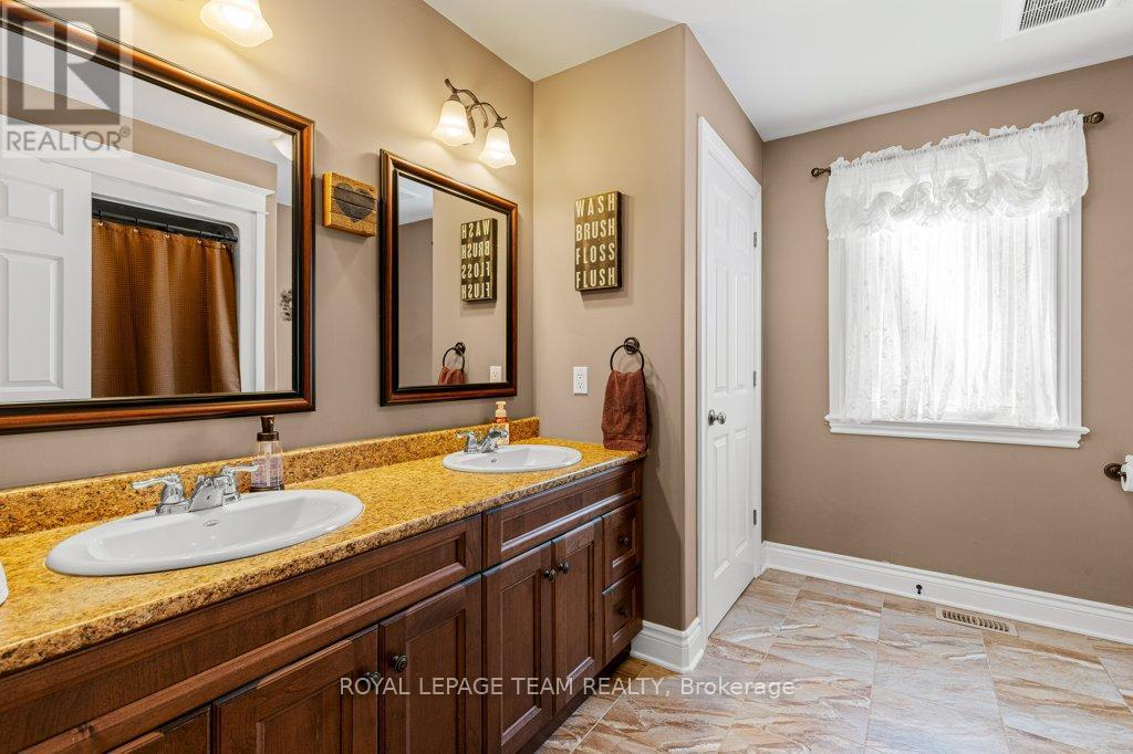 8094 County Road 44 Road, Edwardsburgh/Cardinal, ON - Indoor Photo Showing Bathroom