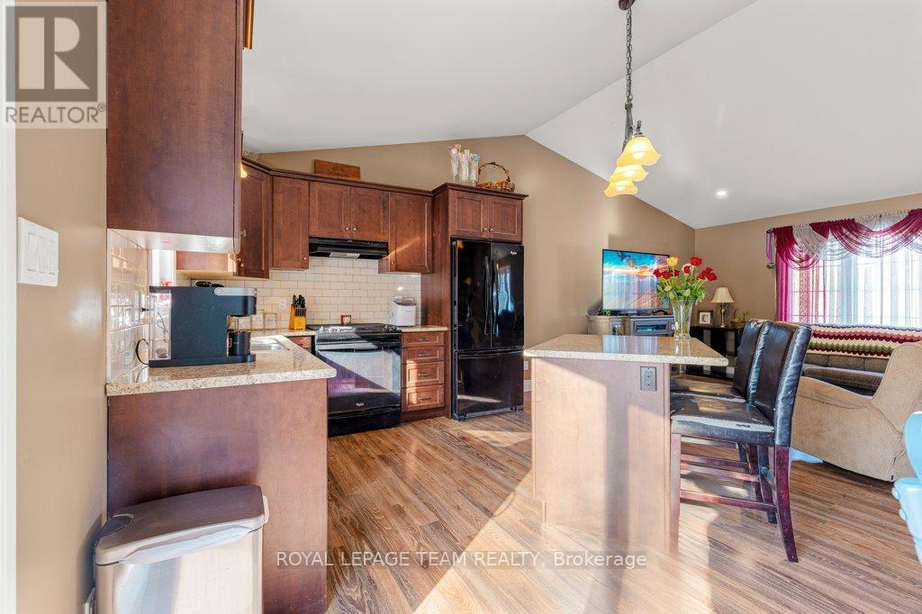 8094 County Road 44 Road, Edwardsburgh/Cardinal, ON - Indoor Photo Showing Kitchen