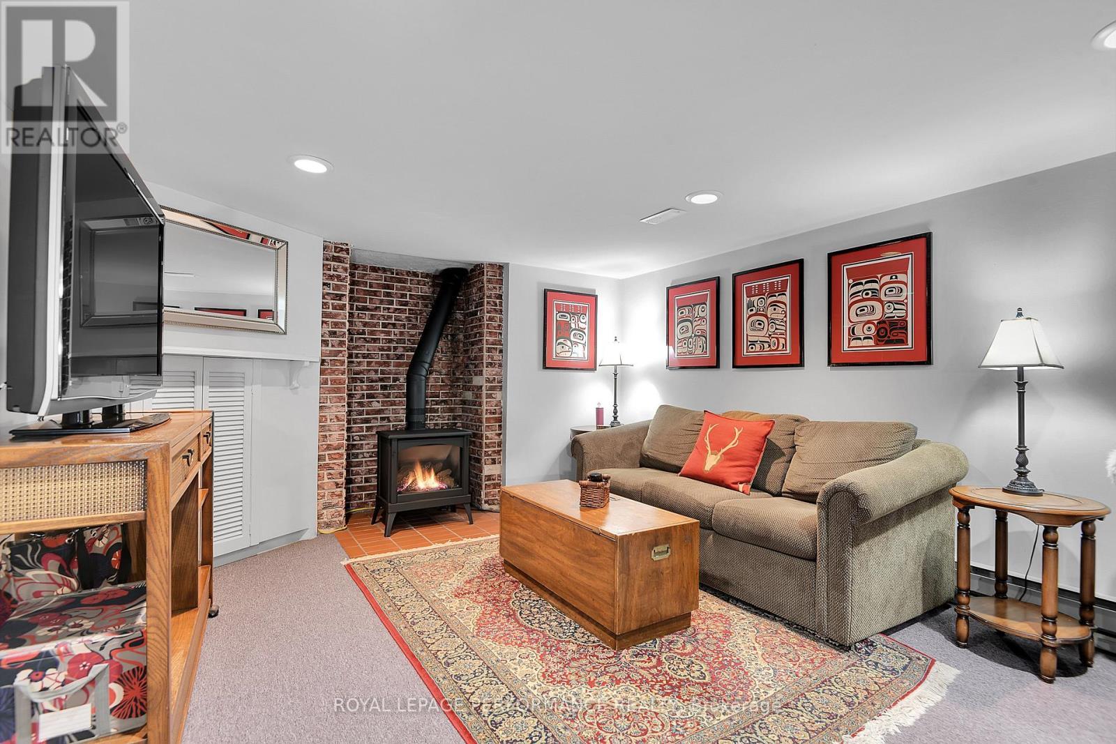 2248 Quinton Street, Ottawa, ON - Indoor Photo Showing Living Room With Fireplace