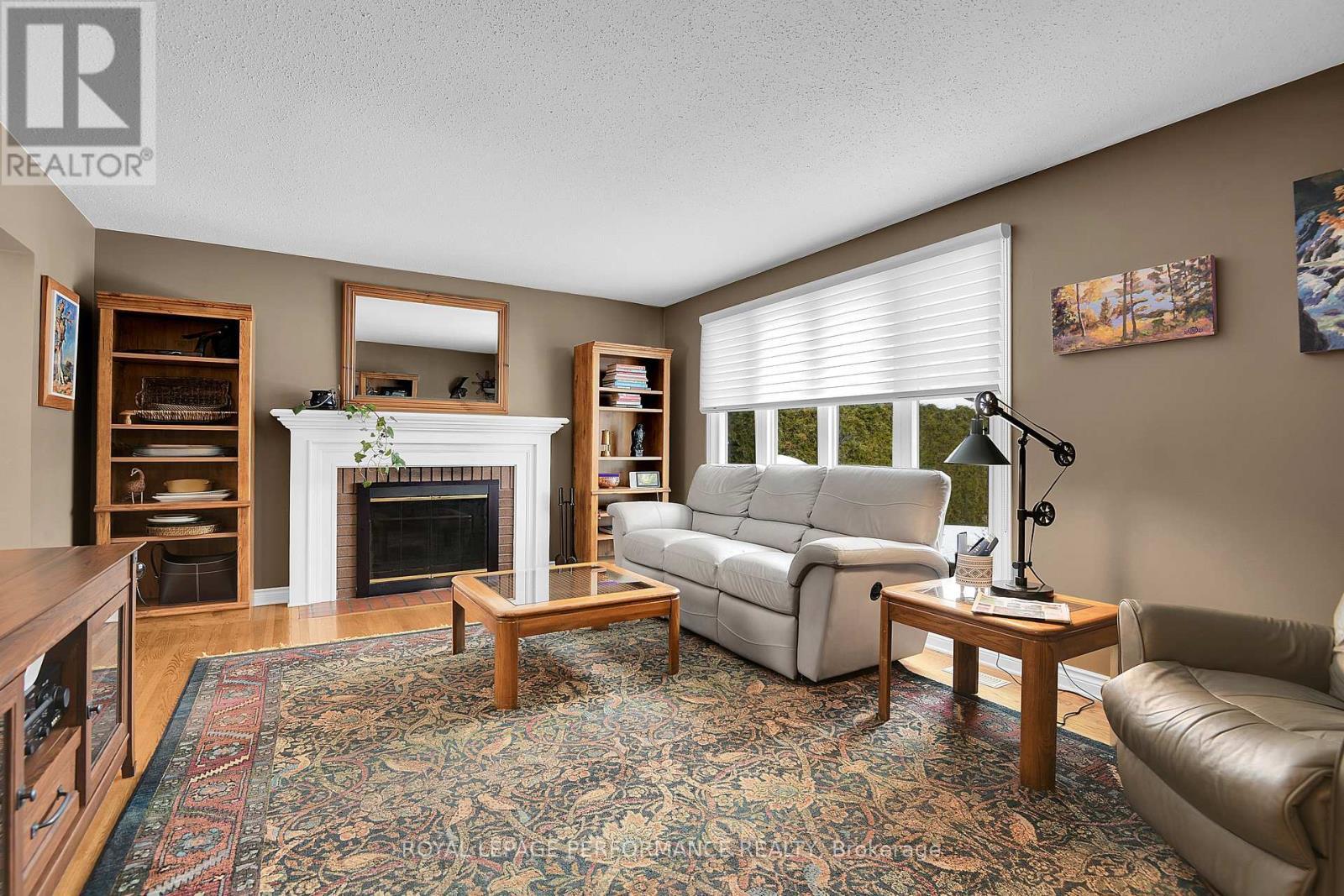 2248 Quinton Street, Ottawa, ON - Indoor Photo Showing Living Room With Fireplace