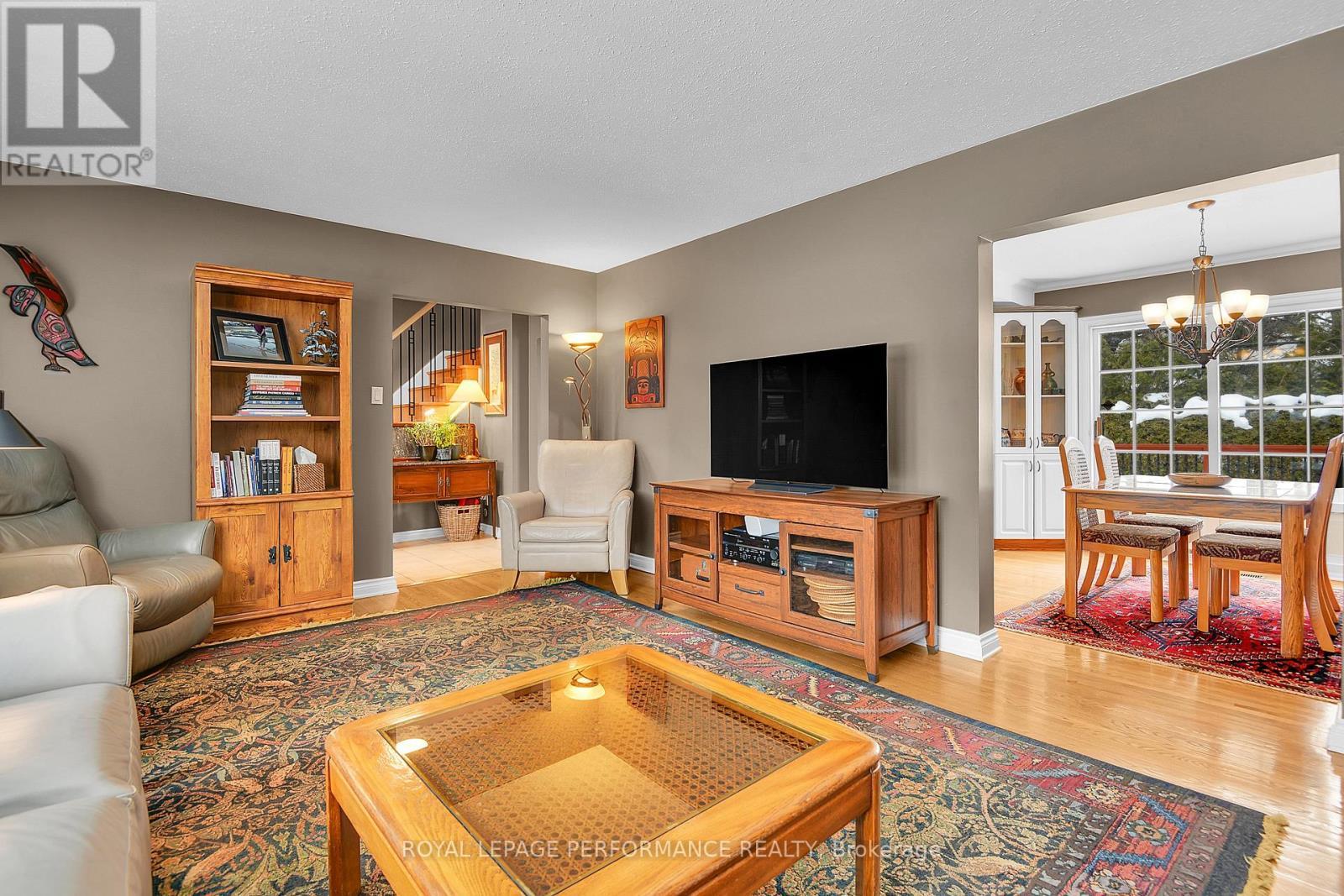2248 Quinton Street, Ottawa, ON - Indoor Photo Showing Living Room