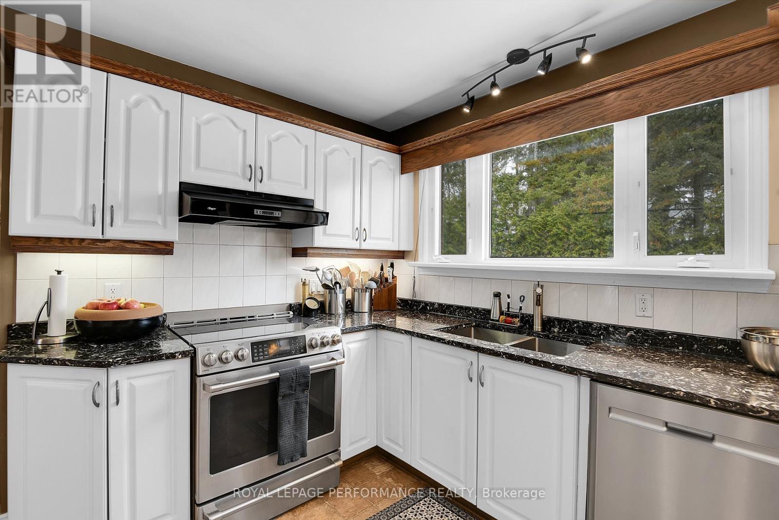 2248 Quinton Street, Ottawa, ON - Indoor Photo Showing Kitchen With Double Sink
