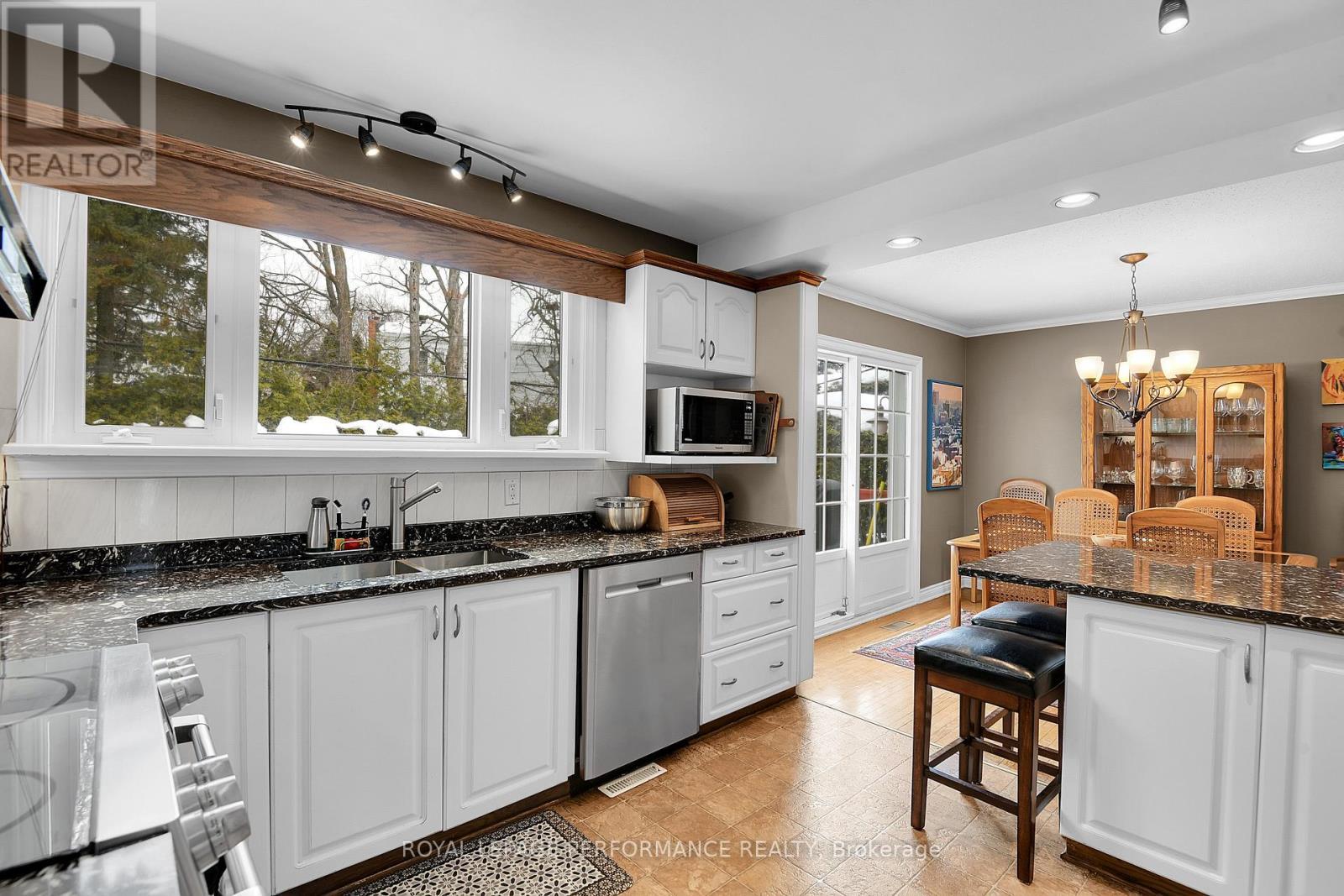 2248 Quinton Street, Ottawa, ON - Indoor Photo Showing Kitchen
