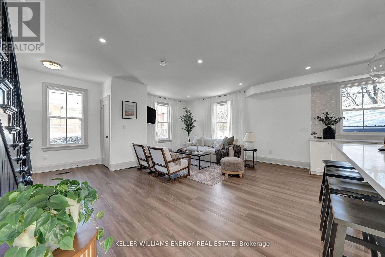 186 Durham Street, Cobourg, ON - Indoor Photo Showing Living Room