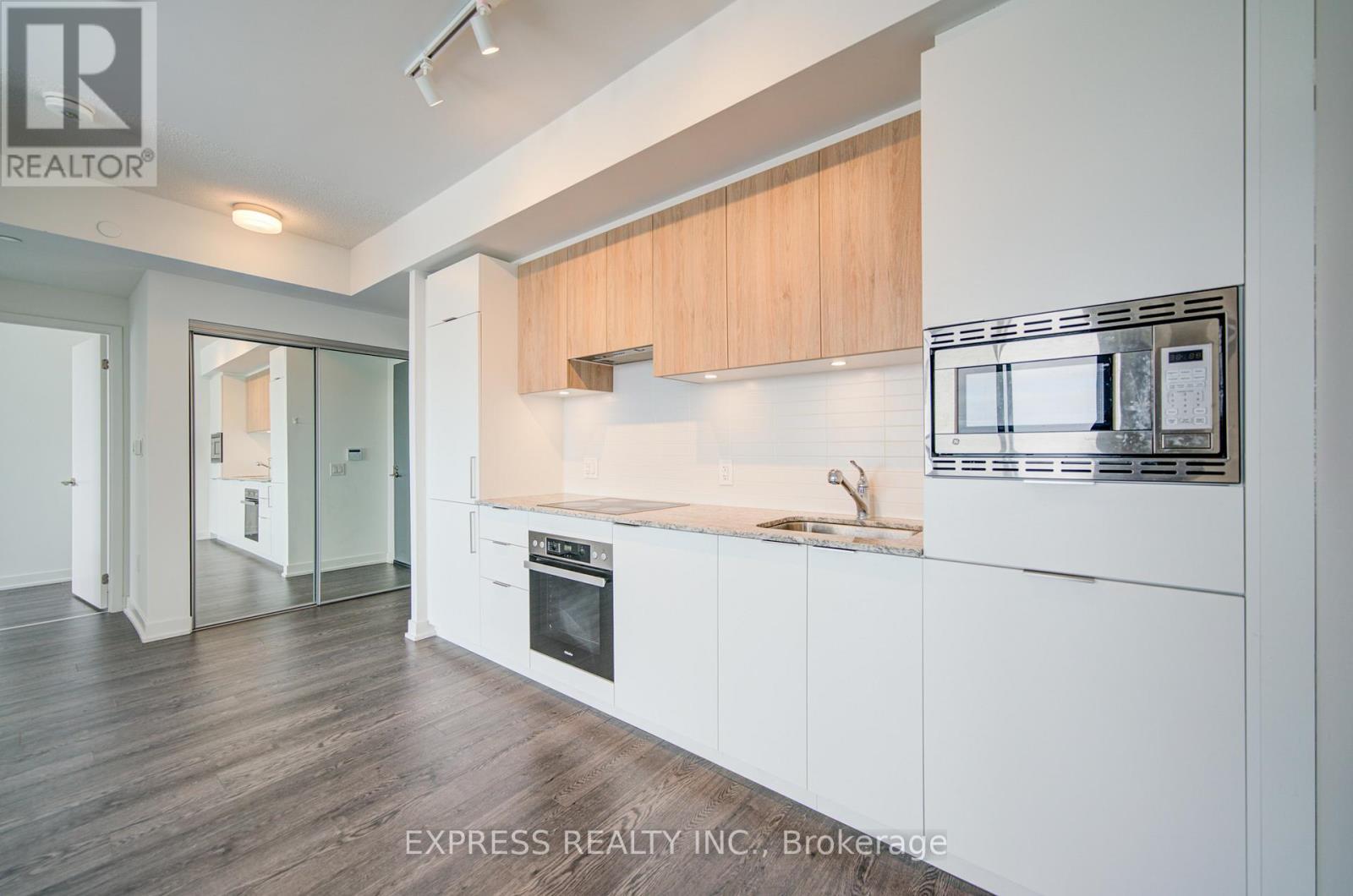 327 - 20 O'Neill Road, Toronto, ON - Indoor Photo Showing Kitchen