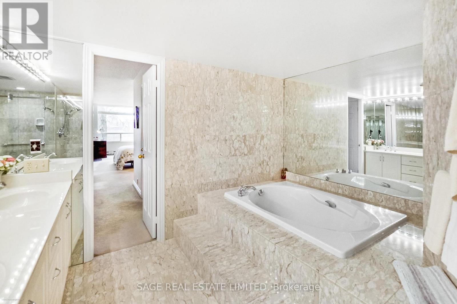 207 - 1177 Yonge Street, Toronto, ON - Indoor Photo Showing Bathroom