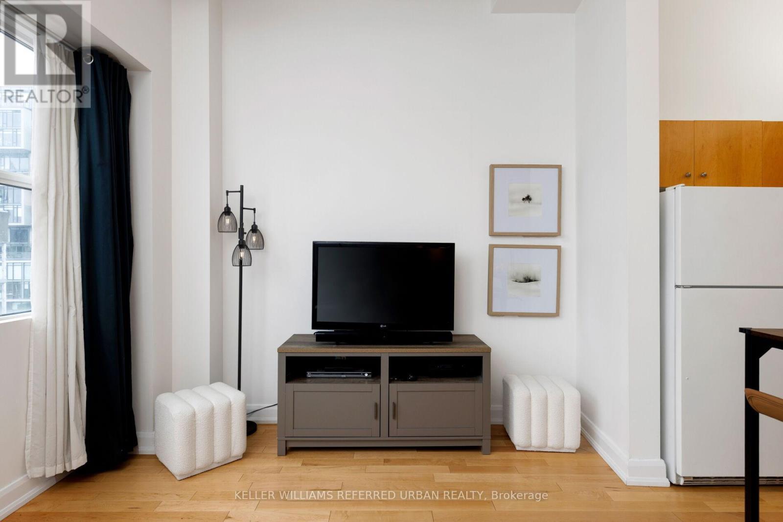 804 - 700 King Street, Toronto, ON - Indoor