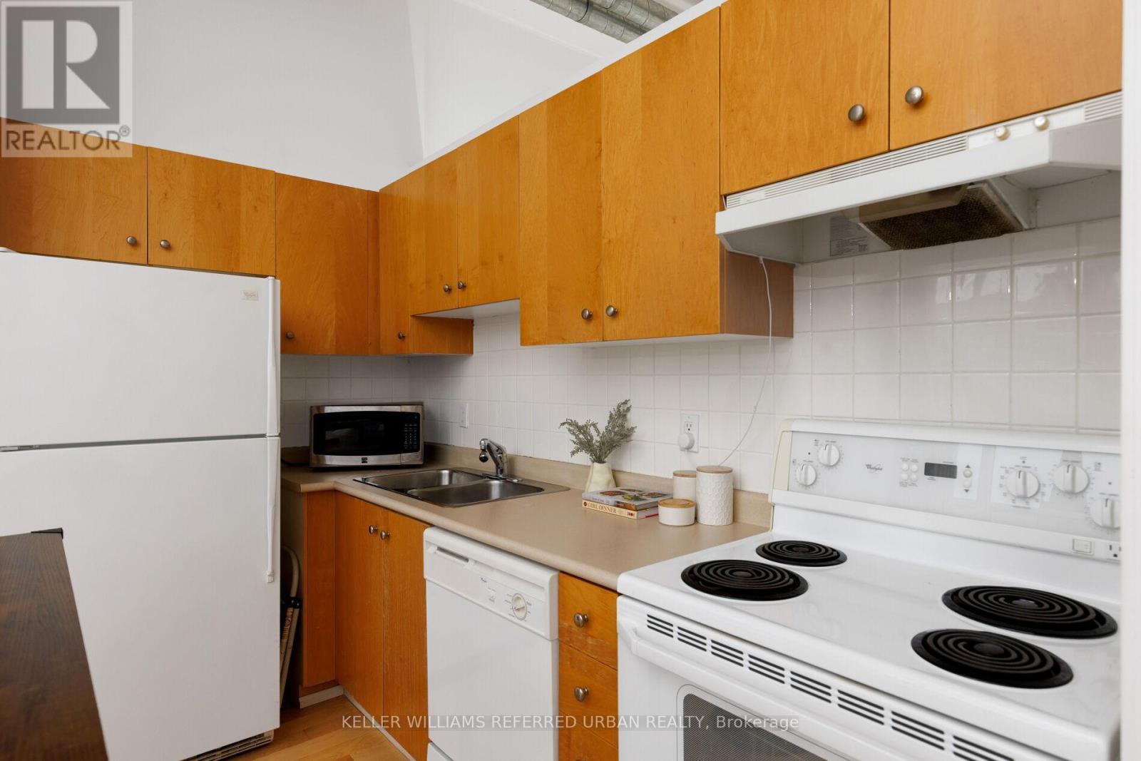 804 - 700 King Street, Toronto, ON - Indoor Photo Showing Kitchen With Double Sink
