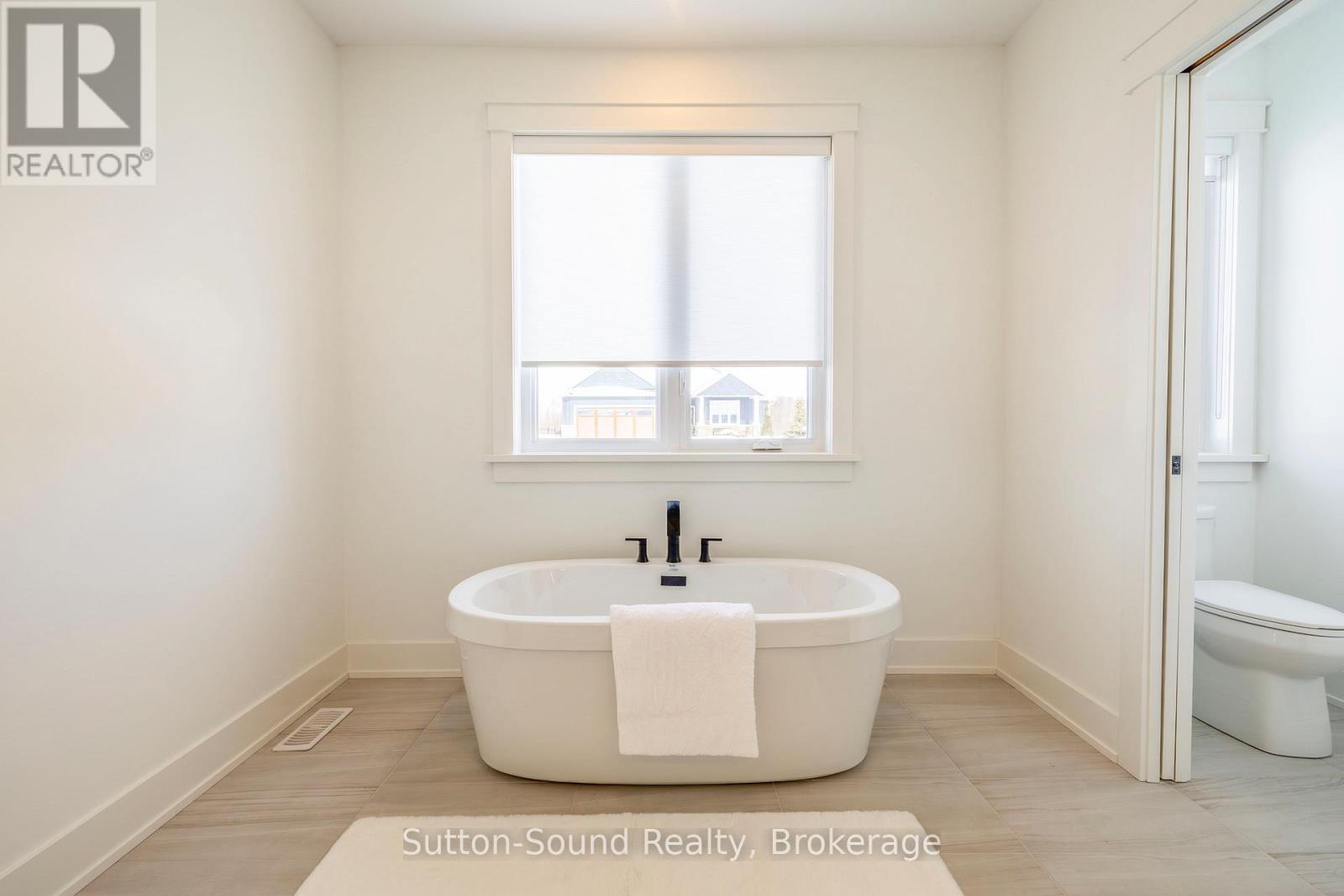 116 Laurens Lane, Georgian Bluffs, ON - Indoor Photo Showing Bathroom