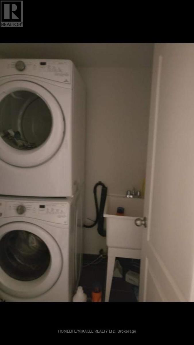 84 Sarita Path, Oshawa, ON - Indoor Photo Showing Laundry Room