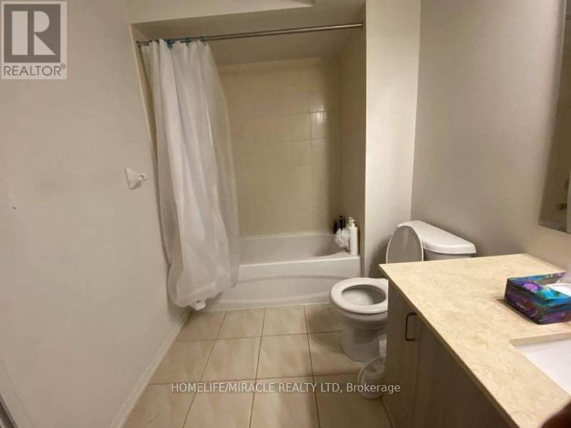 84 Sarita Path, Oshawa, ON - Indoor Photo Showing Bathroom