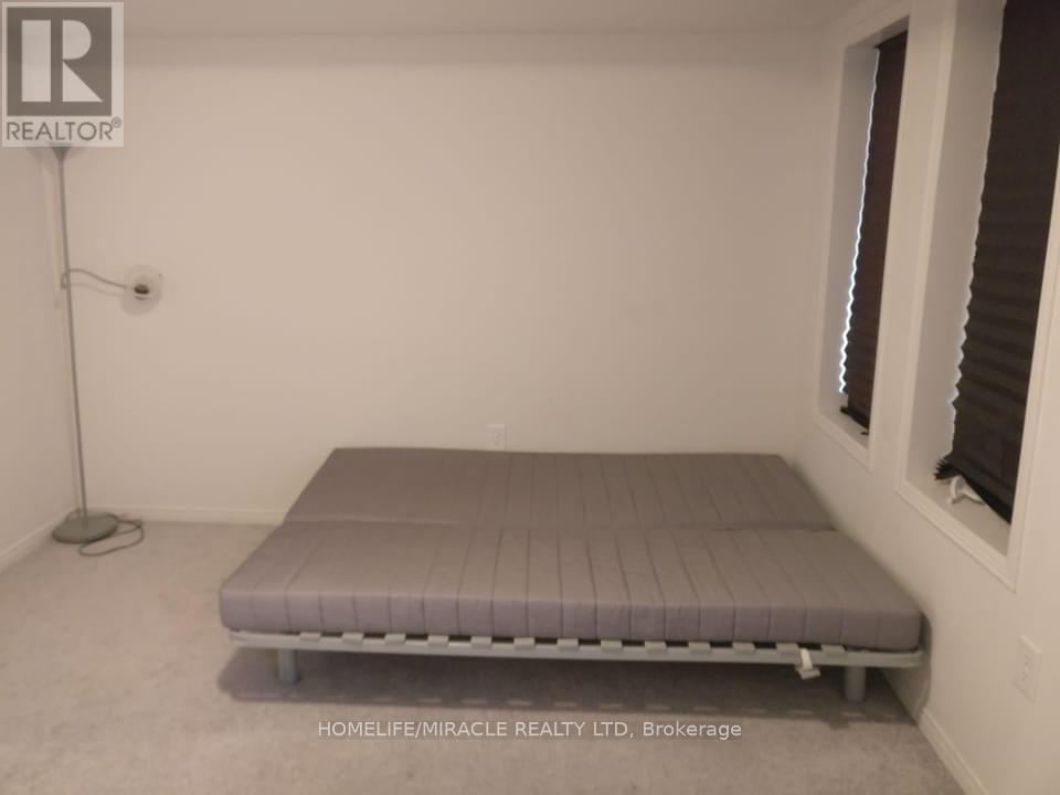 84 Sarita Path, Oshawa, ON - Indoor Photo Showing Other Room