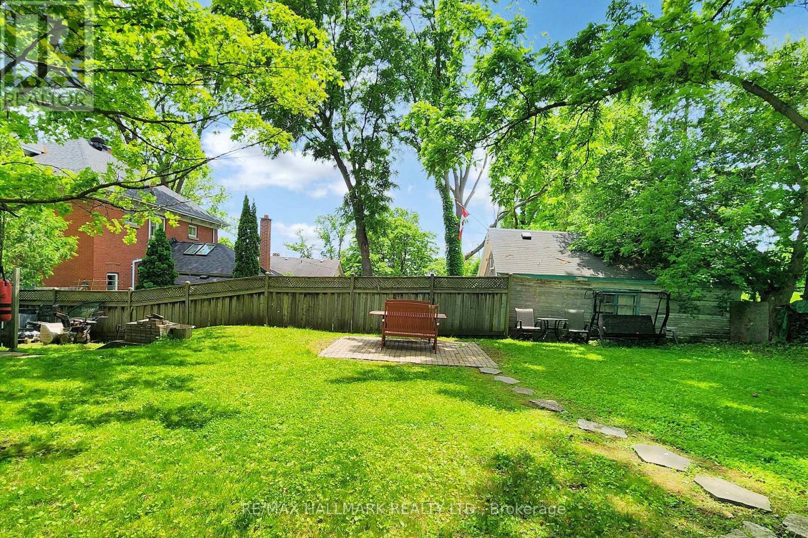 178 Barrie Street, Bradford West Gwillimbury, ON - Outdoor With Backyard