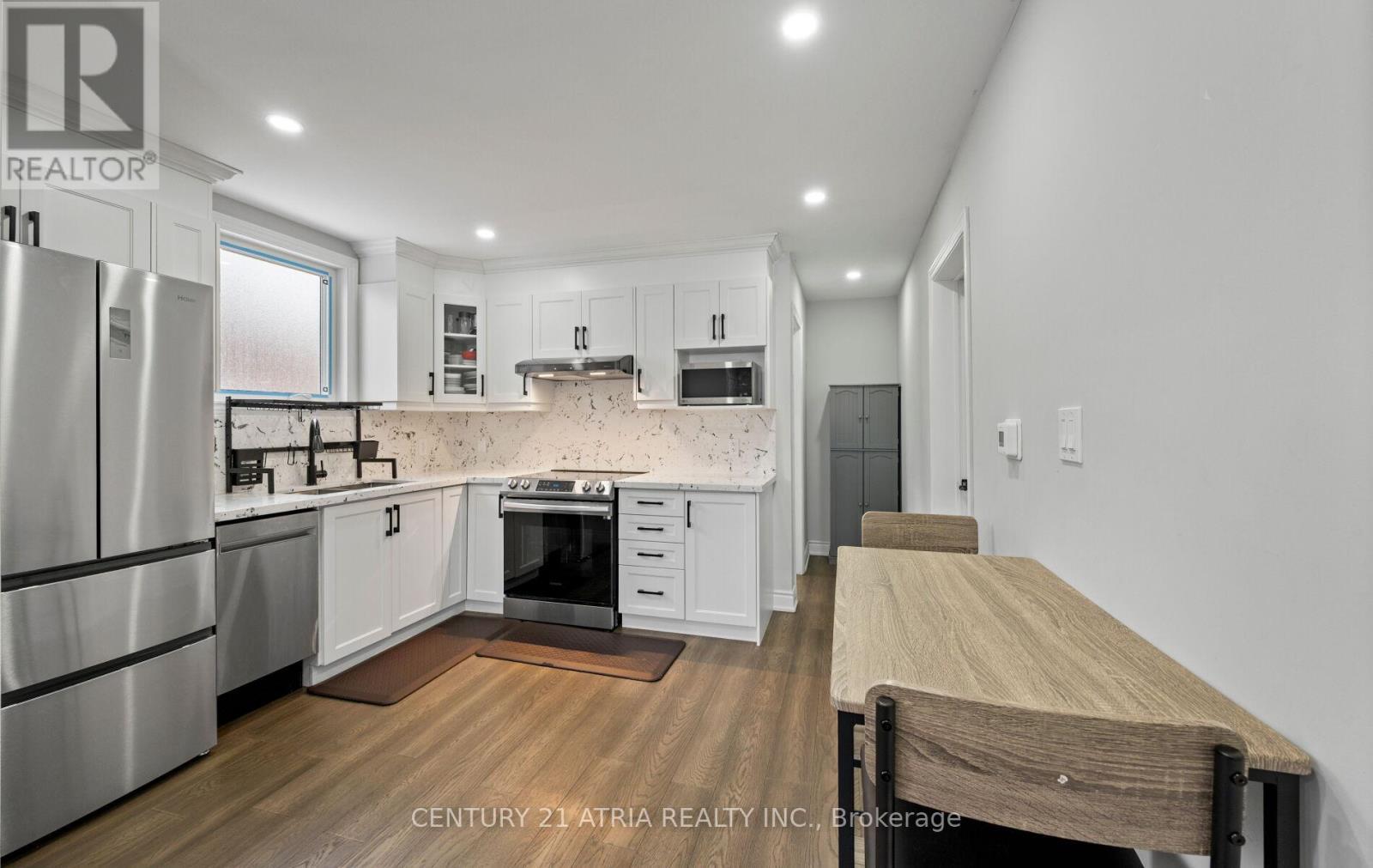 16 Peony Street, Markham, ON - Indoor Photo Showing Kitchen With Upgraded Kitchen