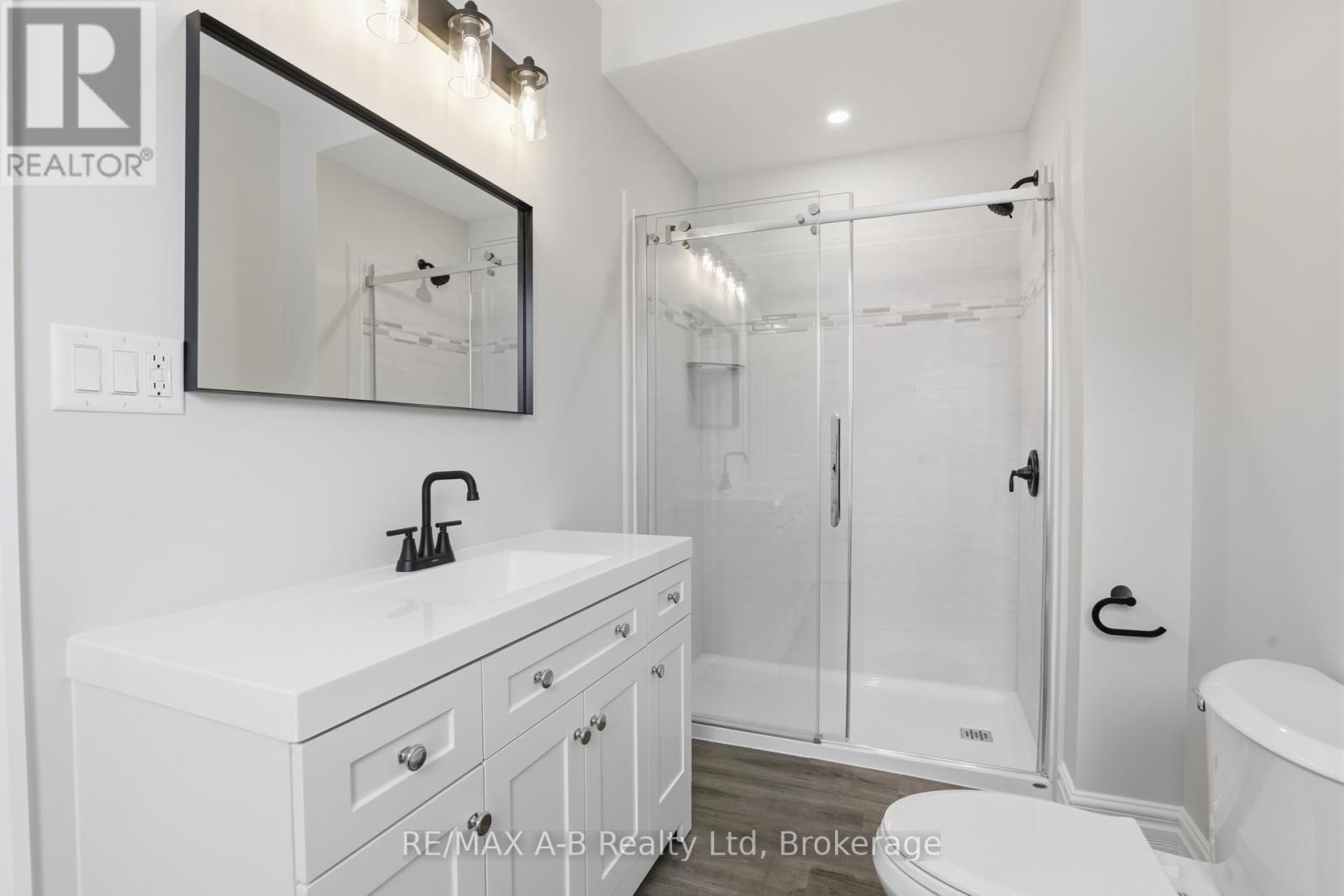 307 Nelson Street, Stratford, ON - Indoor Photo Showing Bathroom