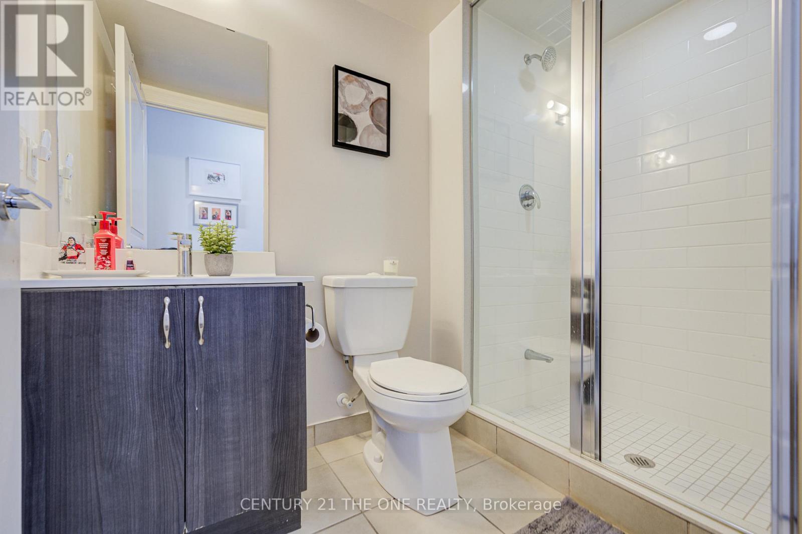 304F - 8130 Birchmount Road, Markham, ON - Indoor Photo Showing Bathroom