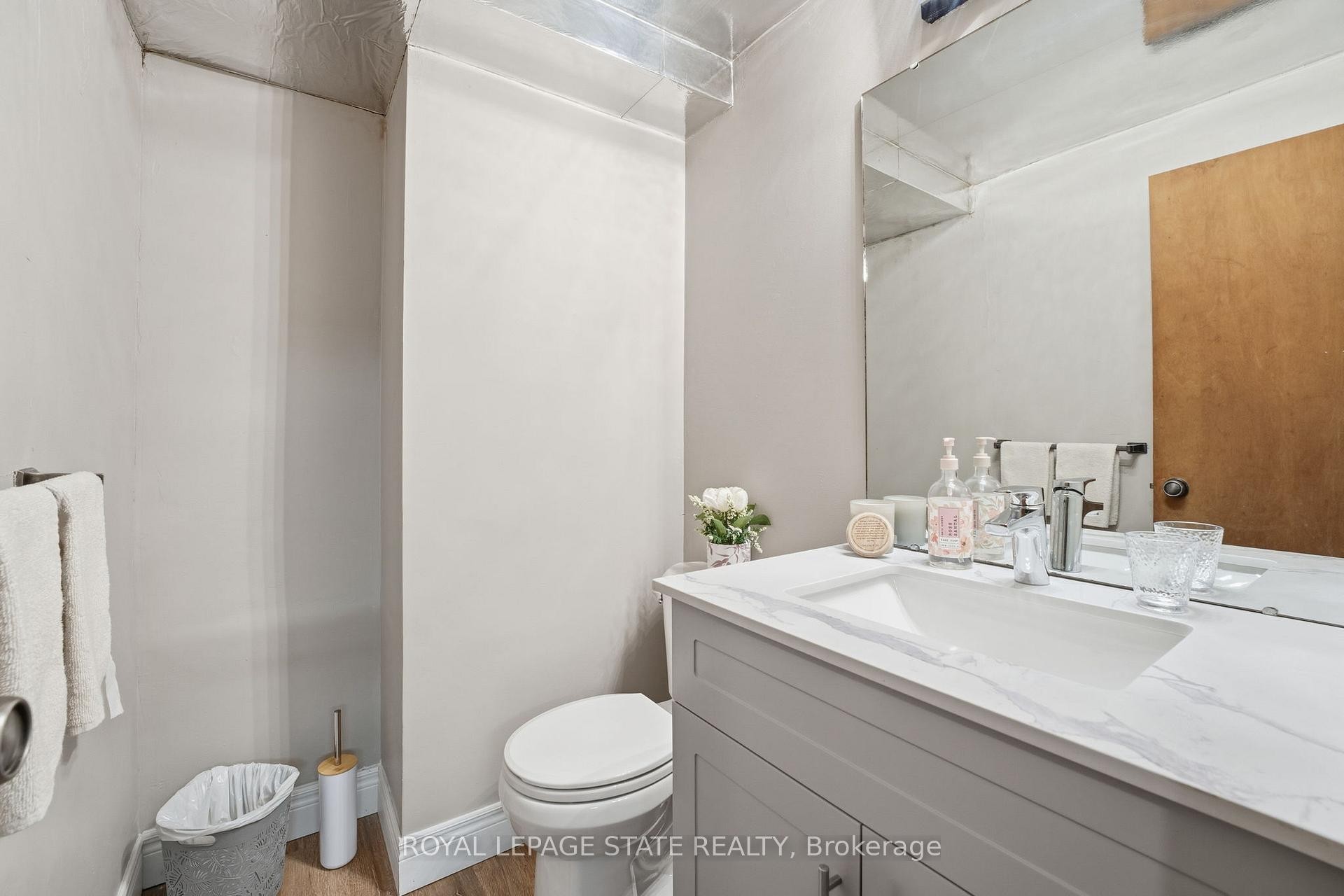 298 Sanatorium Road, Hamilton, ON - Indoor Photo Showing Bathroom