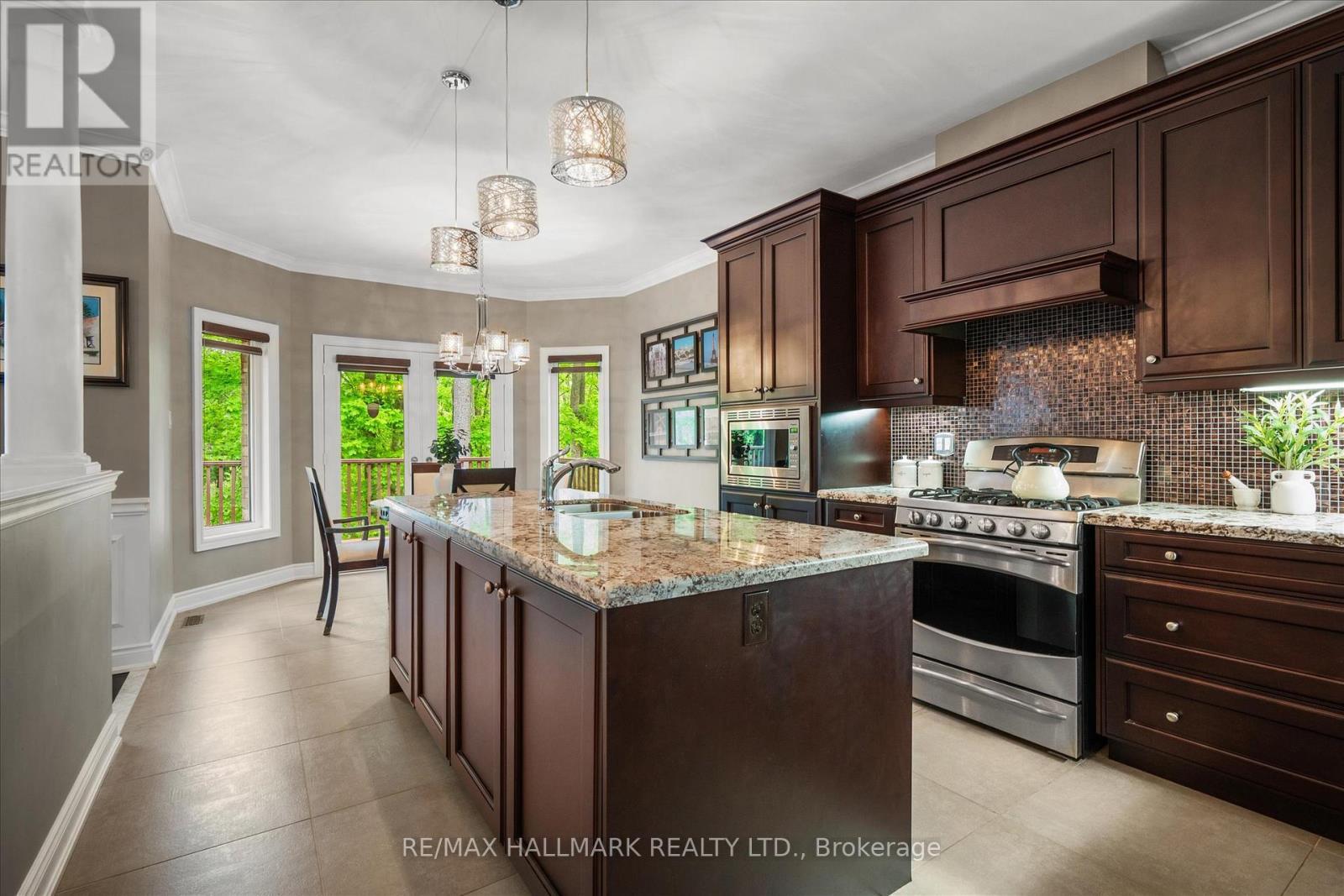 24 Diamond Valley Drive, Oro-Medonte, ON - Indoor Photo Showing Kitchen