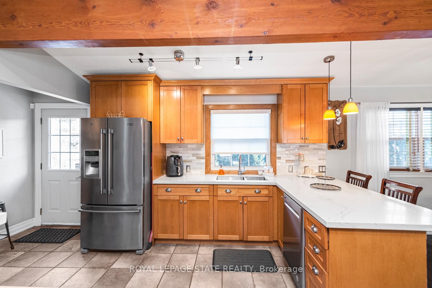 92 Auchmar Road, Hamilton, ON - Indoor Photo Showing Kitchen With Double Sink