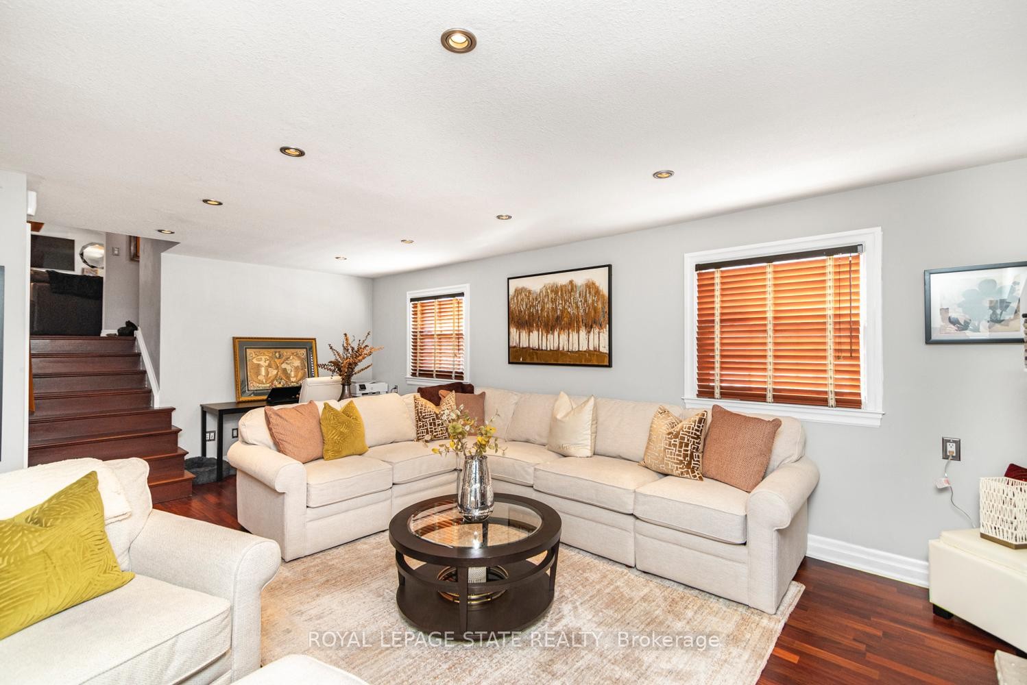 92 Auchmar Road, Hamilton, ON - Indoor Photo Showing Living Room