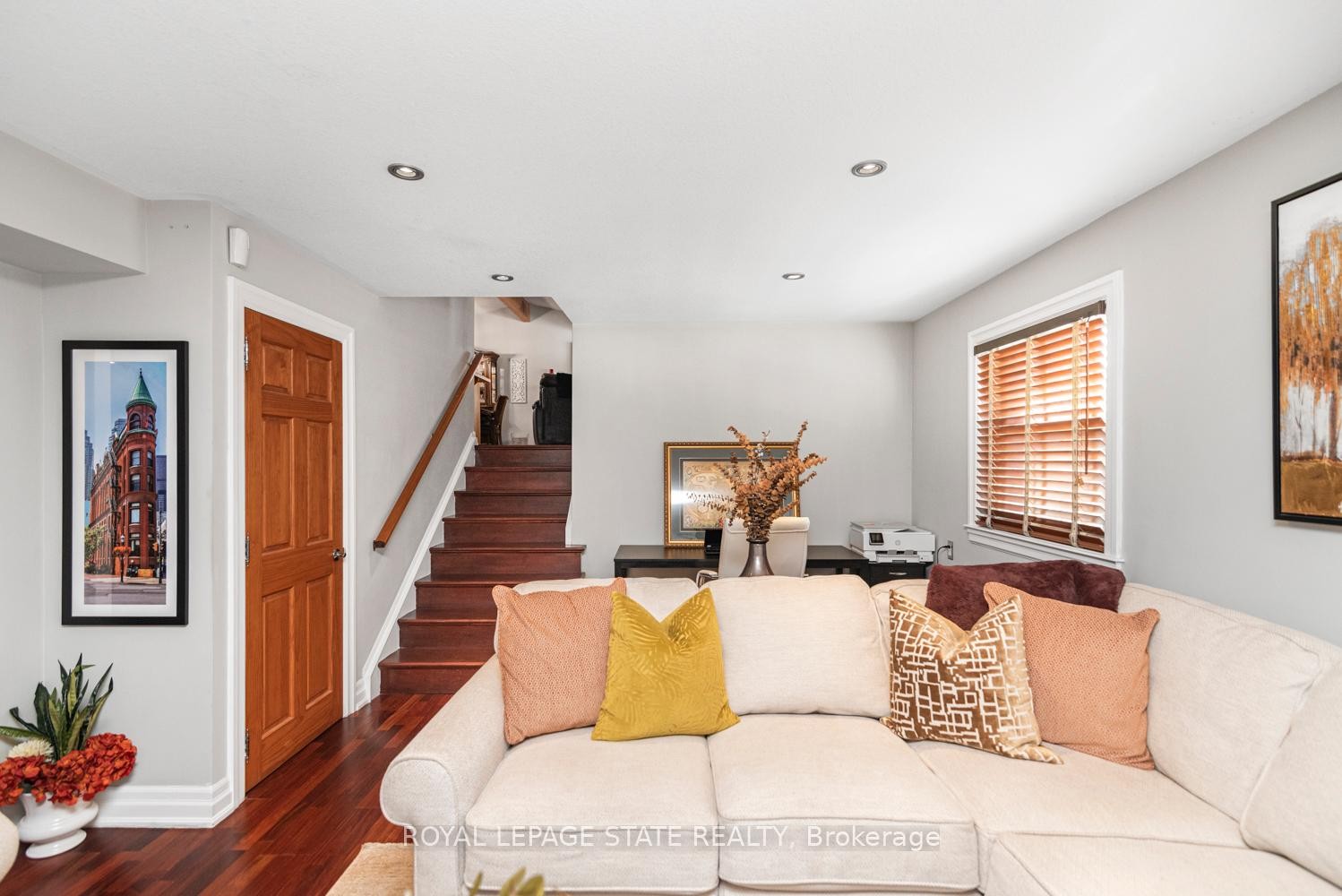 92 Auchmar Road, Hamilton, ON - Indoor Photo Showing Living Room