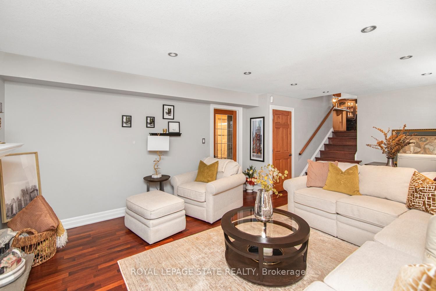 92 Auchmar Road, Hamilton, ON - Indoor Photo Showing Living Room