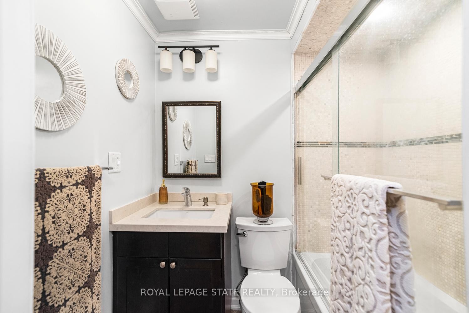 92 Auchmar Road, Hamilton, ON - Indoor Photo Showing Bathroom