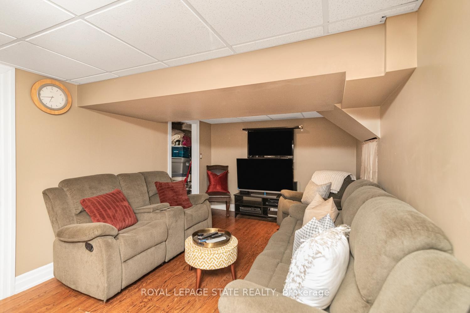 92 Auchmar Road, Hamilton, ON - Indoor Photo Showing Living Room