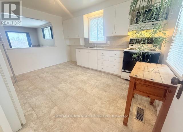 60 Egerton Street, Kapuskasing, ON - Indoor Photo Showing Kitchen