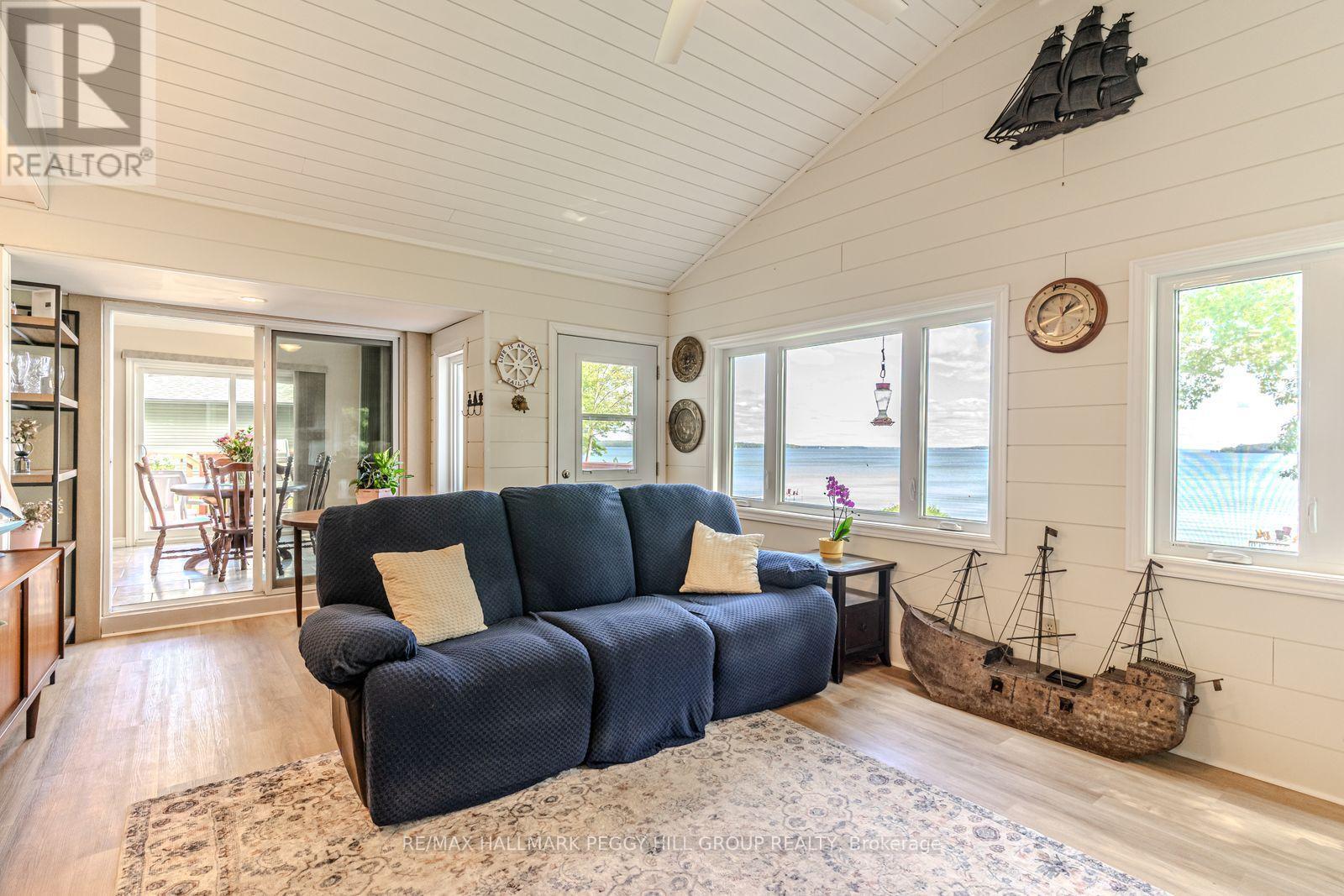 383 Peek-A-Boo Trail, Tiny, ON - Indoor Photo Showing Living Room