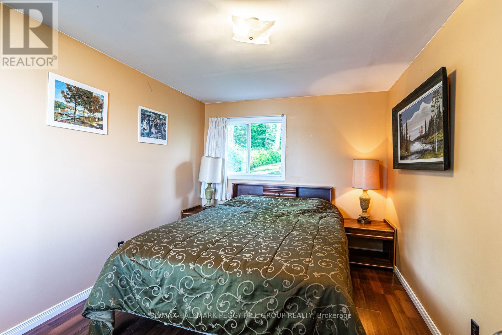383 Peek-A-Boo Trail, Tiny, ON - Indoor Photo Showing Bedroom