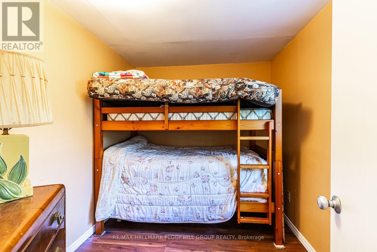 383 Peek-A-Boo Trail, Tiny, ON - Indoor Photo Showing Bedroom