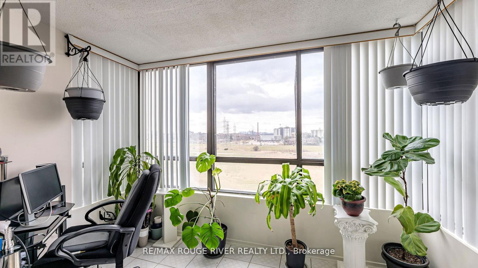 901 - 131 Torresdale Avenue, Toronto, ON - Indoor Photo Showing Dining Room
