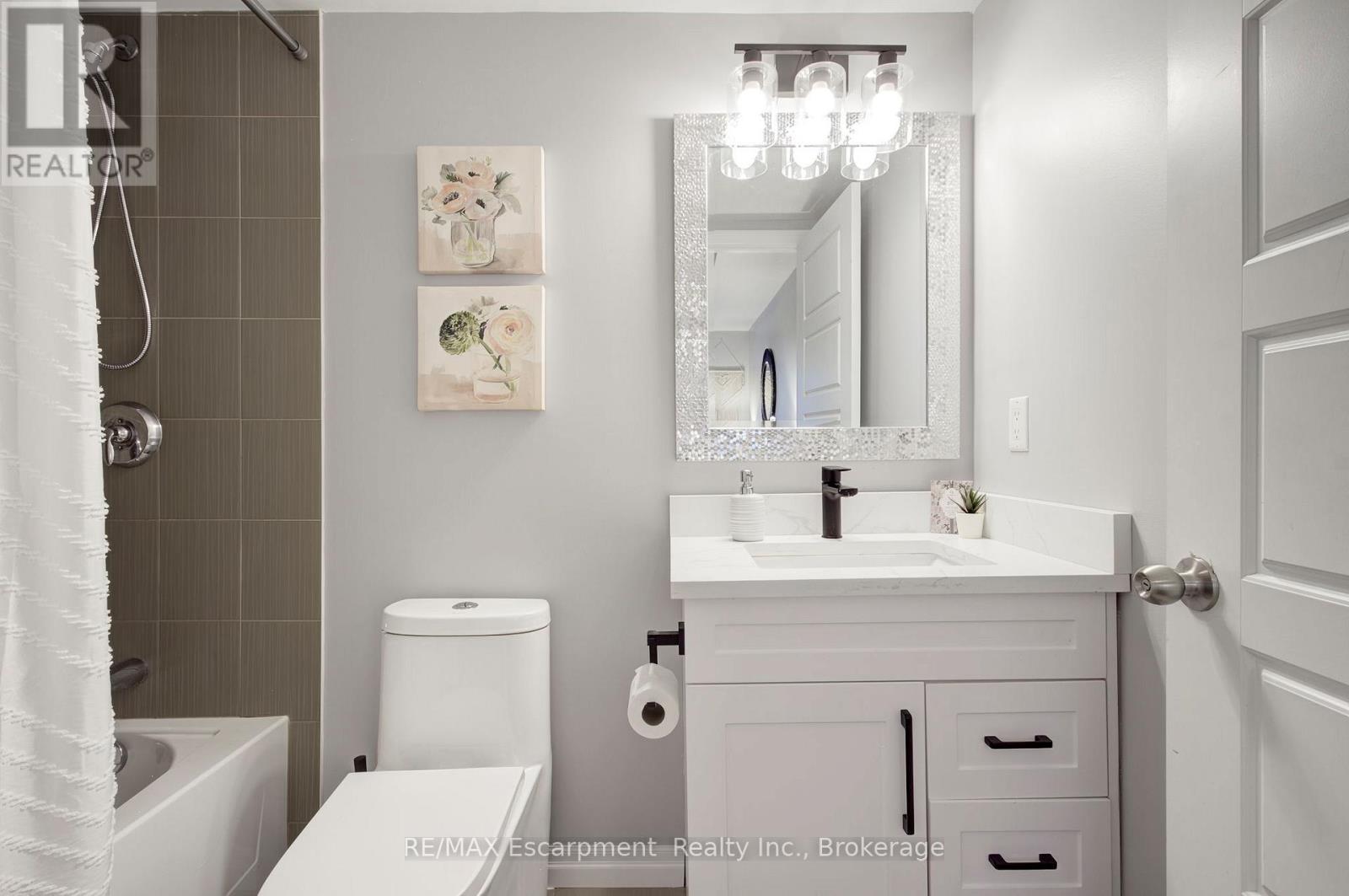 46 - 70 Plains Road W, Burlington (Lasalle), ON - Indoor Photo Showing Bathroom