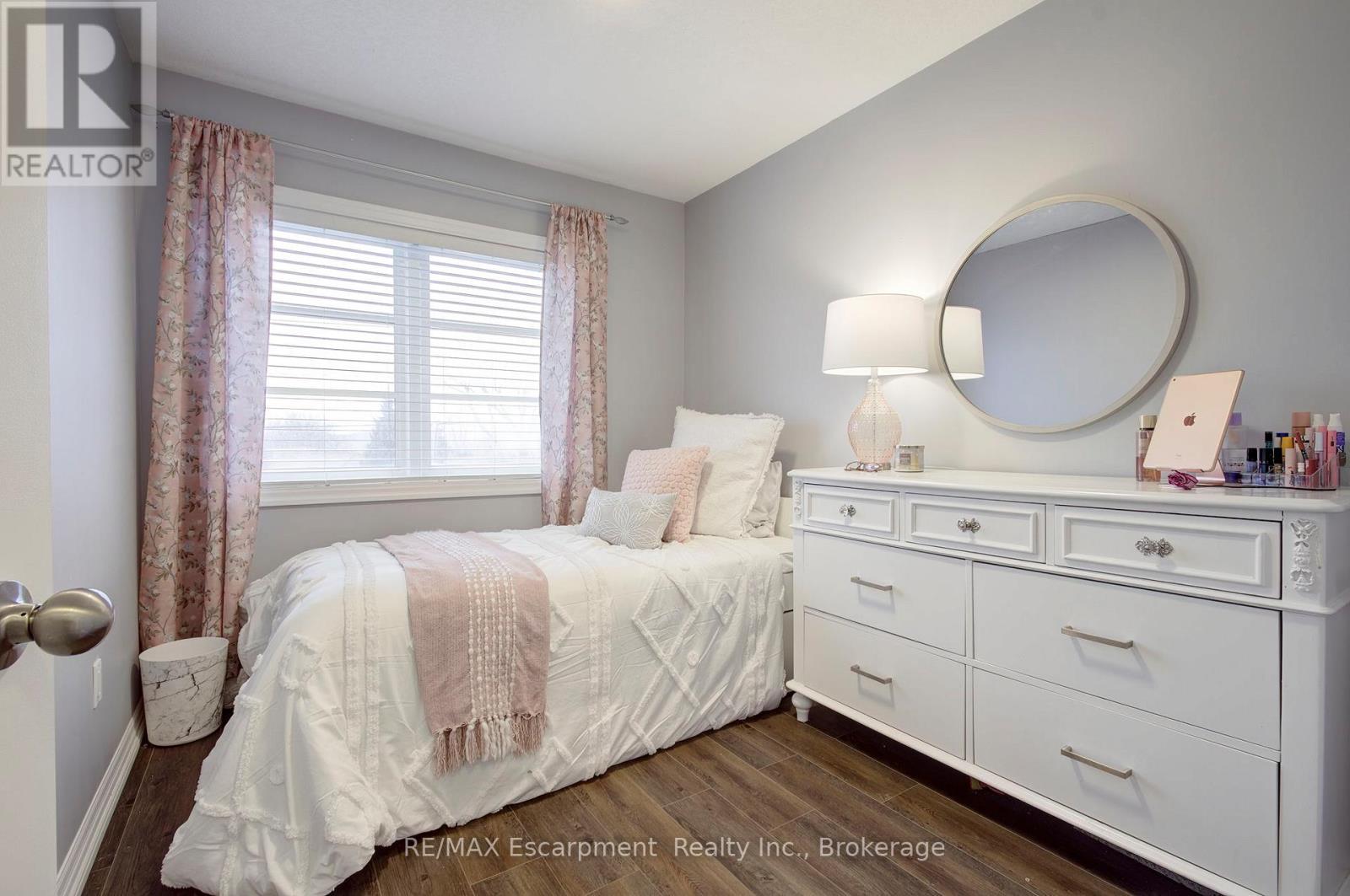 46 - 70 Plains Road W, Burlington (Lasalle), ON - Indoor Photo Showing Bedroom