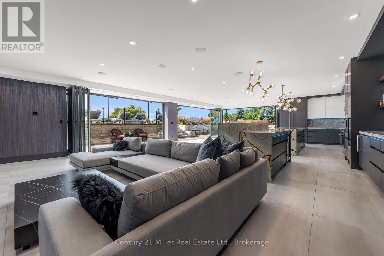 214 Jerseyville Road, Brantford, ON - Indoor Photo Showing Living Room