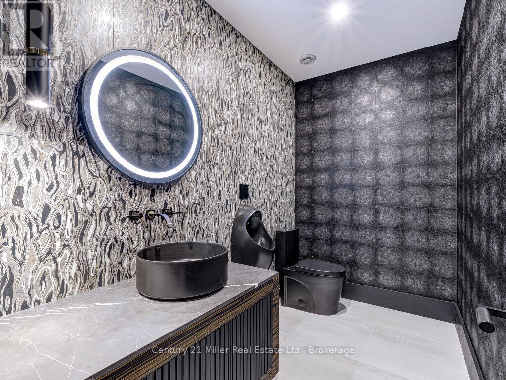 214 Jerseyville Road, Brantford, ON - Indoor Photo Showing Bathroom