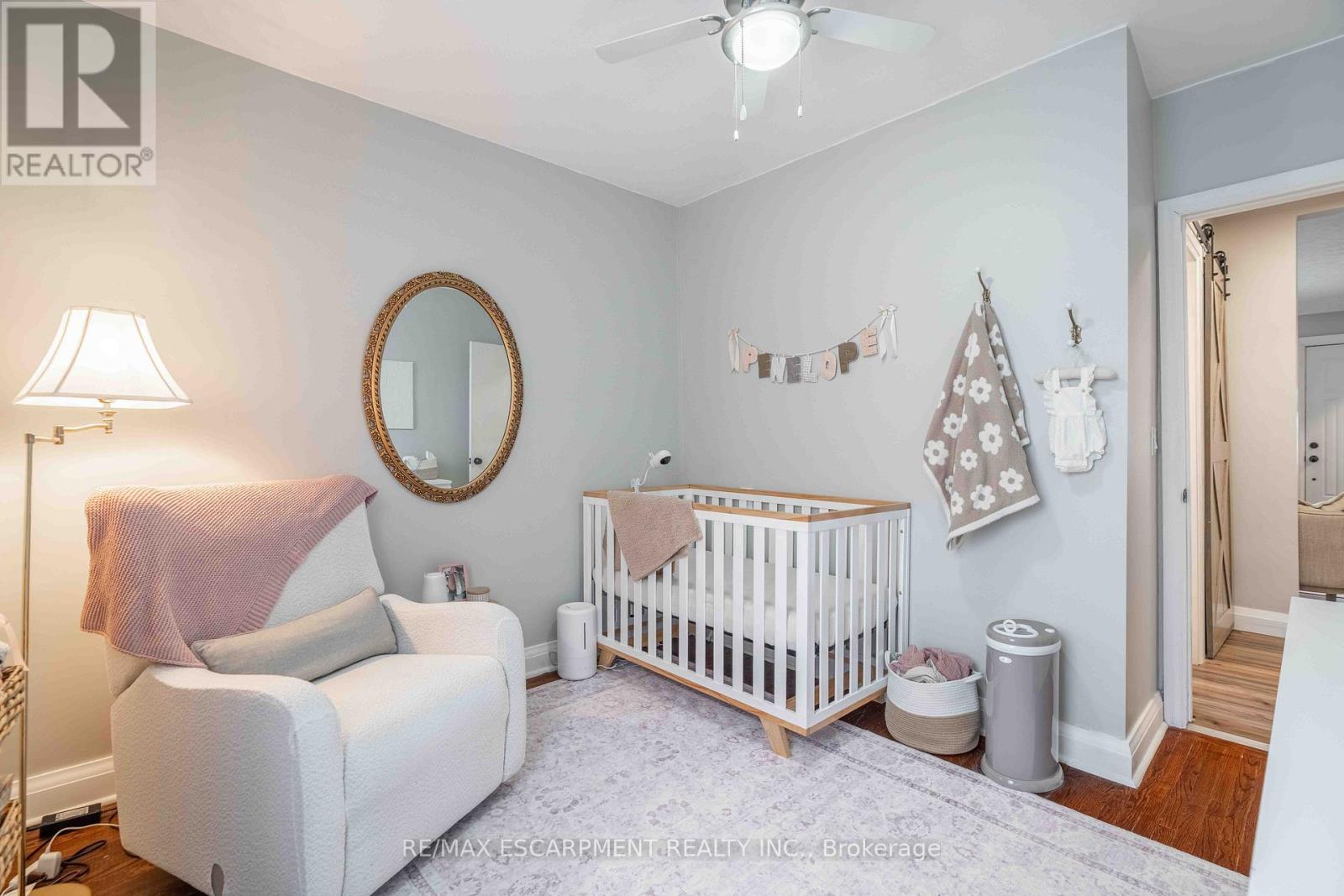 35 Charles Avenue, St. Catharines, ON - Indoor Photo Showing Bedroom